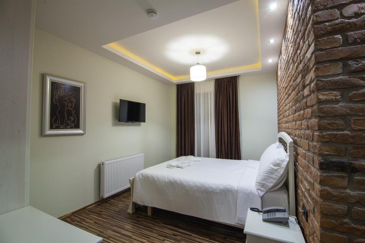 Casta Diva Hotel Korce Ngoại thất bức ảnh